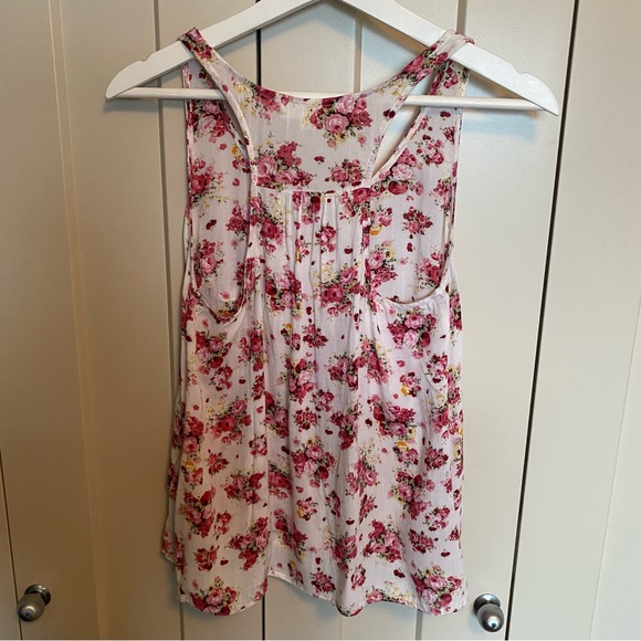 Iris Basic floral rose 🌹 tank- Size M - Picture 2 of 7
